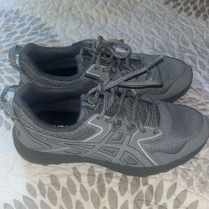 ASICS Women’s Running Shoe (Never Worn)
